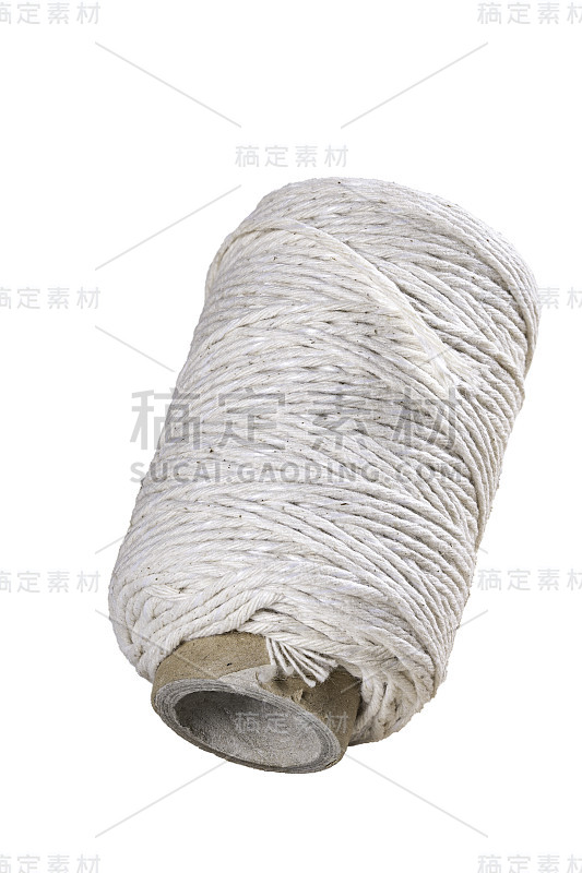 一团白色的线。捆扎邮包用的黄麻麻绳孤立的背景。