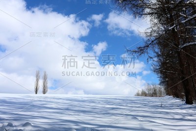 山上的阿卡巴，如海浪般的大海