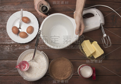 烹饪食物，高视阔步。