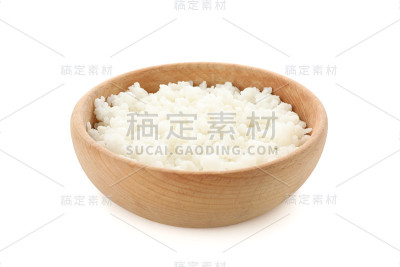 木碗里的米饭孤立在白色的背景上