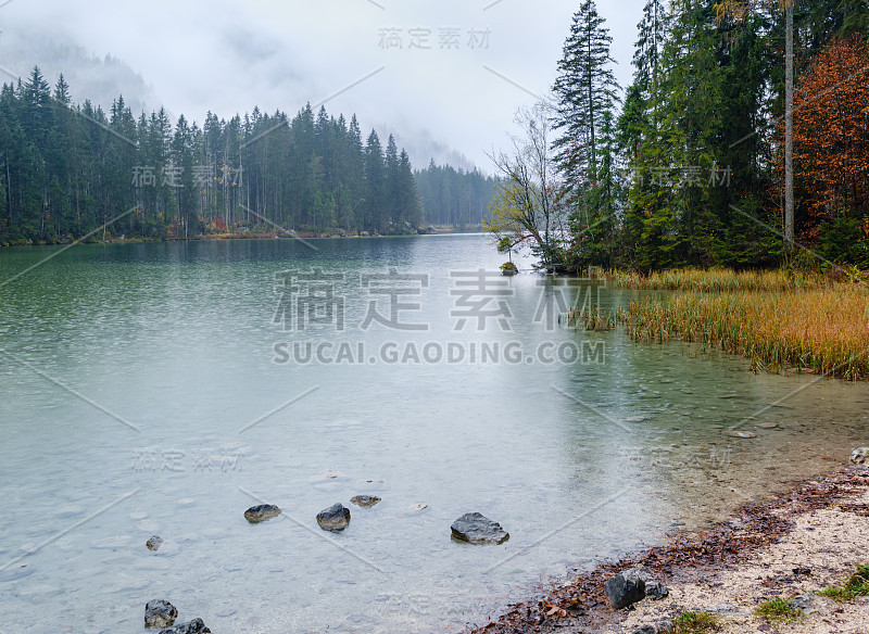 阿尔卑斯山秋季湖腹地，贝希特斯加登国家公园，德国，阿尔卑斯山，巴伐利亚，德国。