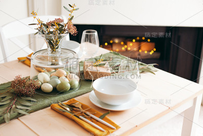 复活节装饰桌子