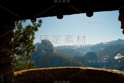 从观察点看山谷