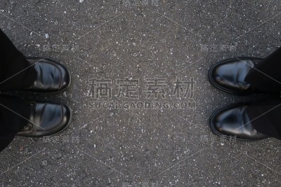 社交距离(深色长裤版)