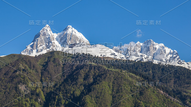 位于格鲁吉亚斯瓦内蒂亚地区高加索山脉的乌斯巴峰，海拔4700米