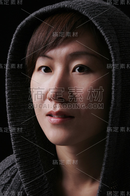 戴头巾的亚洲女人