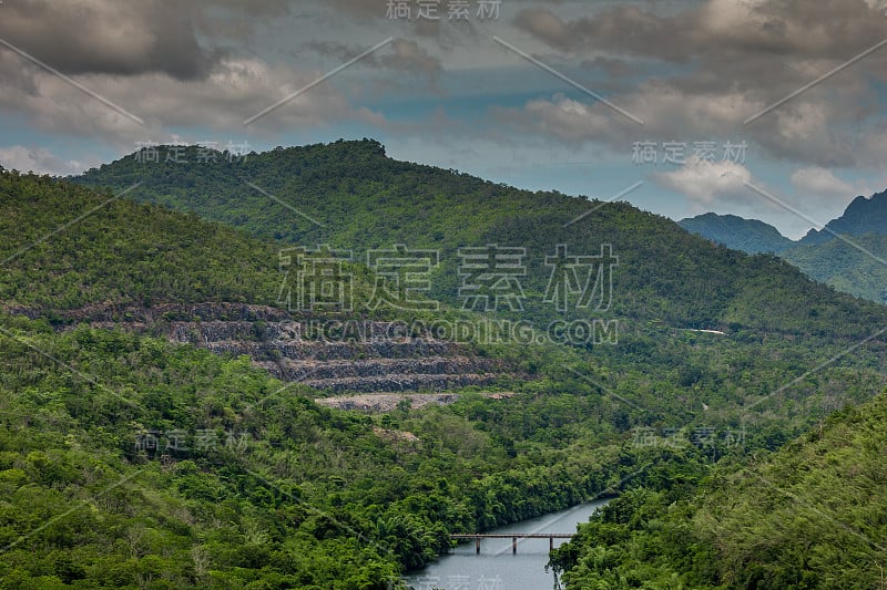 泰国山地国家公园的景观和天空。