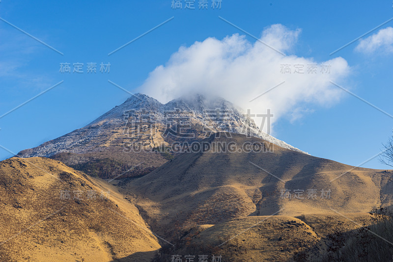 玉府山，美丽的山在冬天的早晨
玉府山，美丽的山在冬天的早晨