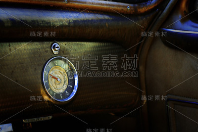 旧的老爷车。