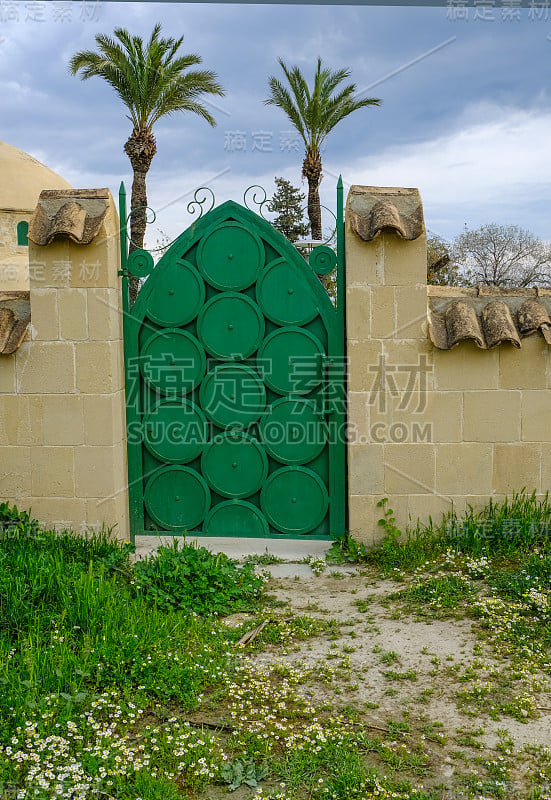 Hala Sultan Tekke清真寺的绿色门