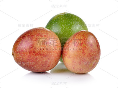 白底上分离的百香果