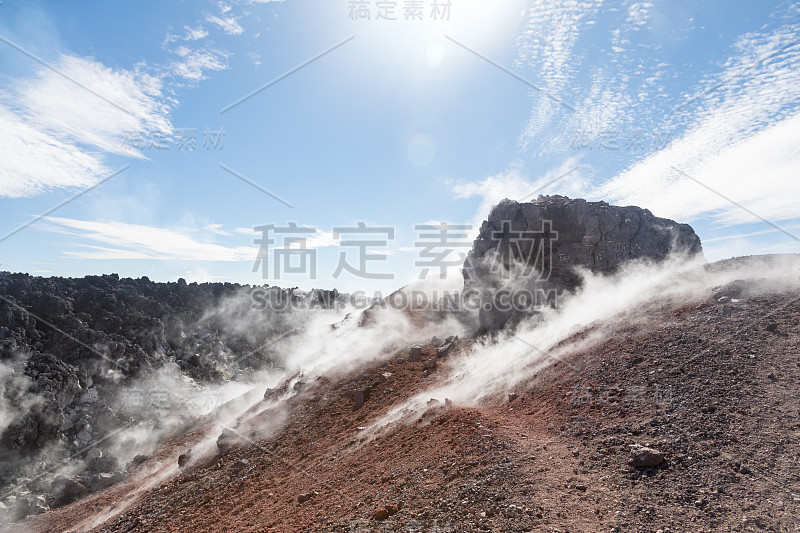 俄罗斯堪察加半岛的阿瓦钦斯基火山。阿瓦查河和纳利切夫河交汇处的活火山，位于彼得罗巴甫洛夫斯克-堪察茨