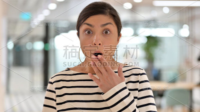 震惊的印度妇女对失去和失败的反应