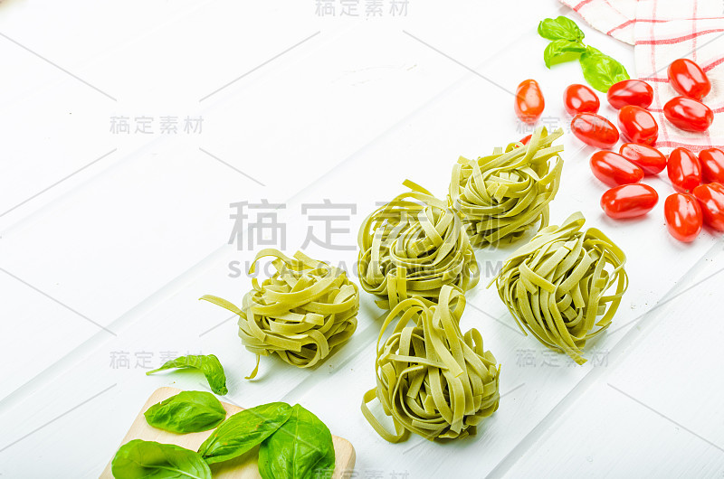 意大利面背景——spinach tagliatelle