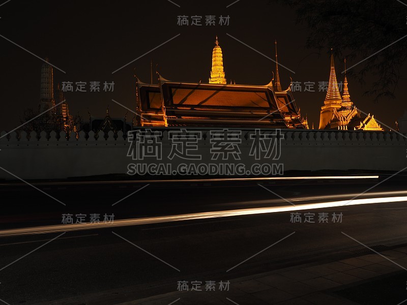 佛寺在夜间