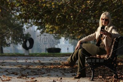 休息的女性