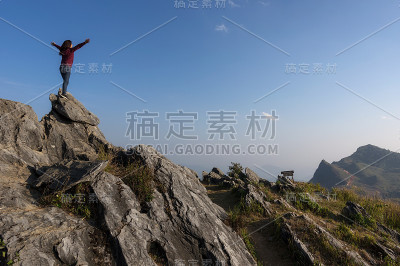 日落时分。