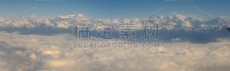 喜马拉雅山山脊鸟瞰图尼泊尔