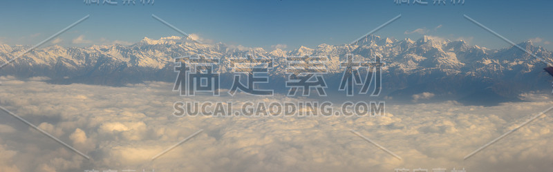 喜马拉雅山山脊鸟瞰图尼泊尔