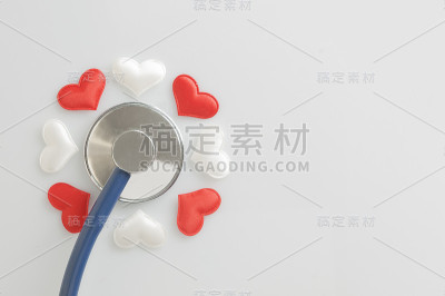 听诊器和织物心形花形状:保健理念