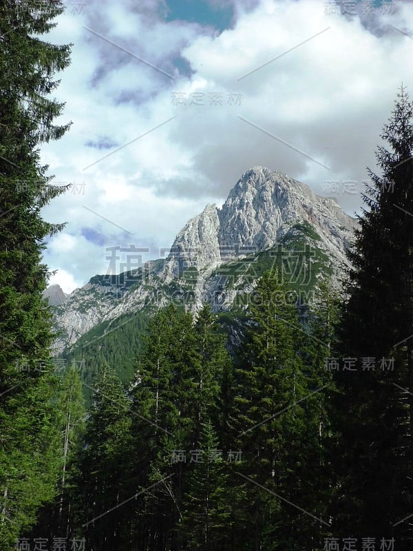 阿尔卑斯山山全景