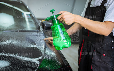 汽车清洗汽车服务:男士喷水车详细概念