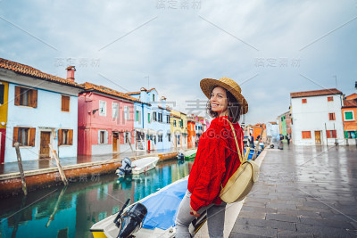 微笑的游客在意大利旅游