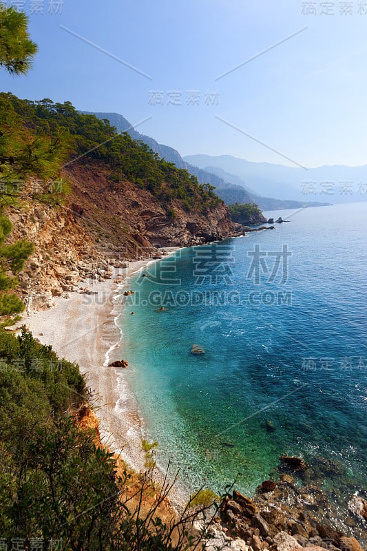 海滩顶视图在太阳日