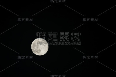 月光下的满月