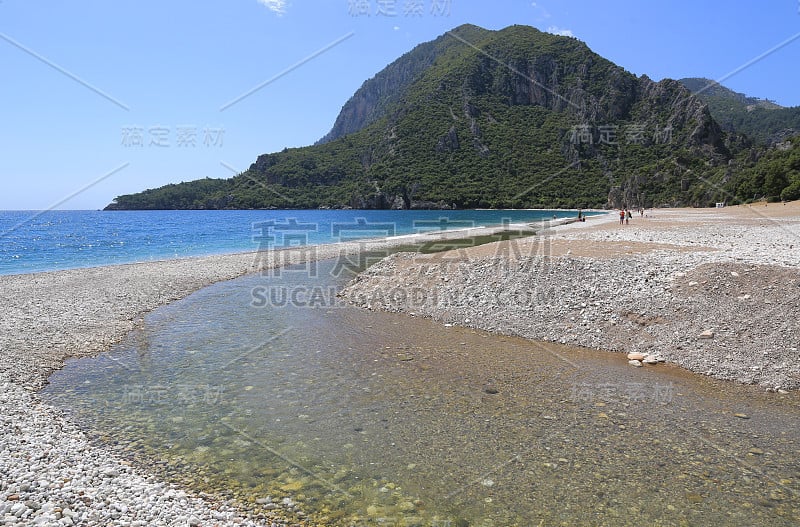 河流入海的地方