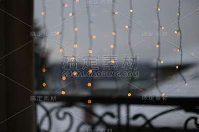 模糊的雪城景观