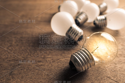 不同的灯泡