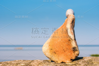 变形扭曲的石头