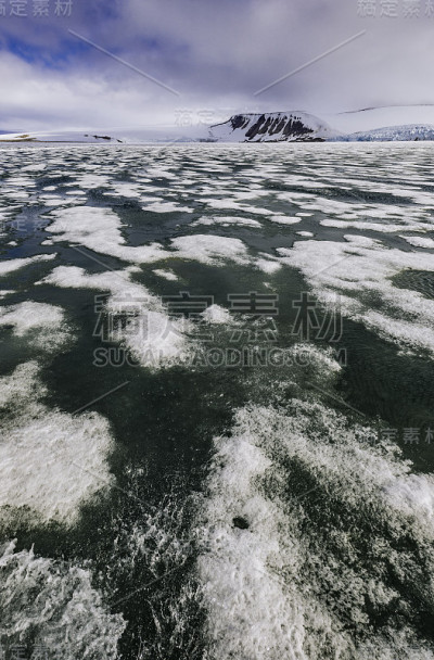 斯瓦尔巴群岛的帕兰德湾冰流。