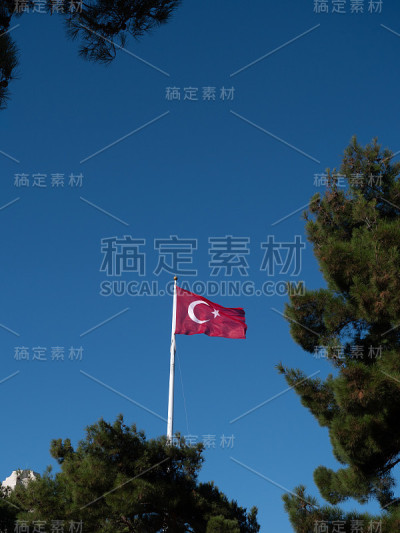 土耳其国旗在加里波利半岛战争纪念碑，土耳其北部