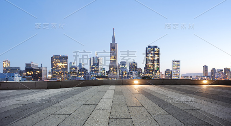 空人行道与旧金山的城市景观和天际线