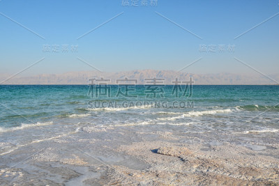 死海。