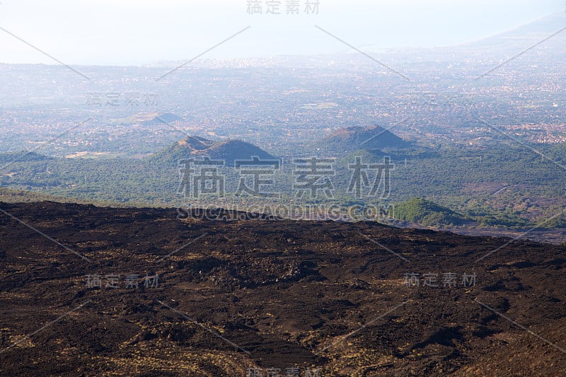 西西里岛卡塔尼亚附近的埃特纳火山古老的火山口