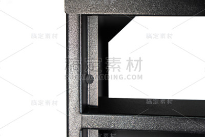 用于更衣室的金属储物柜门的碎片。更衣室金属储物柜以白色为背景隔离。