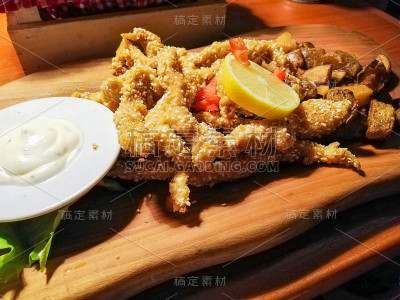 桌子上的食物