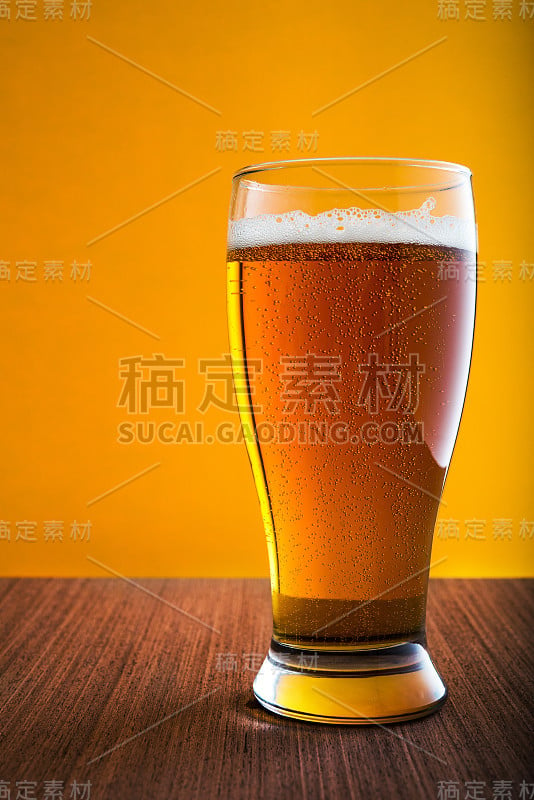 一杯淡啤酒