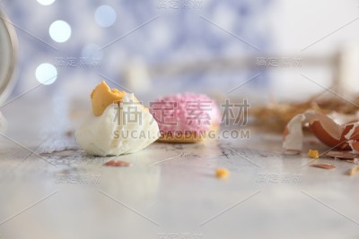 粉红棉花糖和破煮蛋
