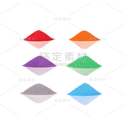 彩色的沙堆在白色孤立