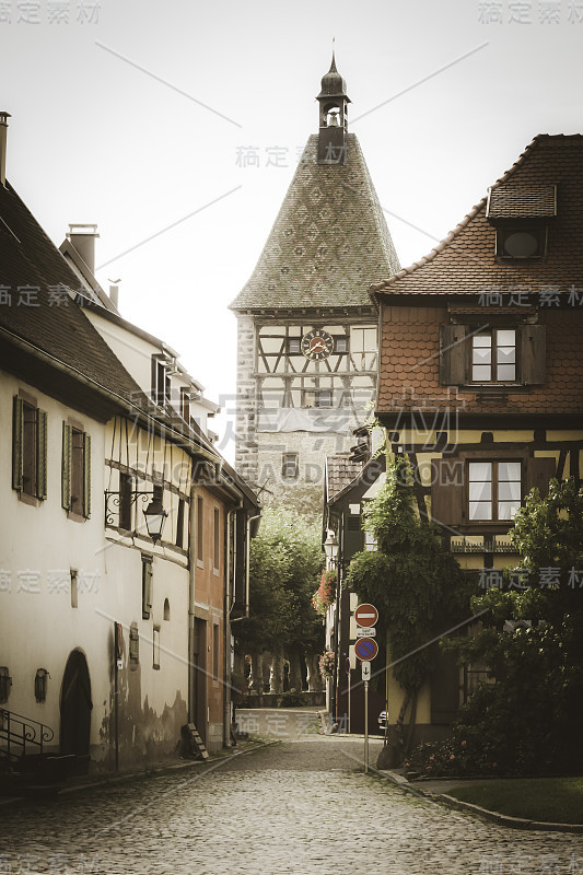 法国阿尔萨斯的中世纪，风景如画，浪漫的城市Bergheim