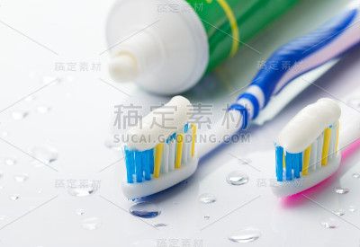 牙刷和牙膏