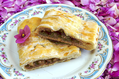 在盘子里的馅饼