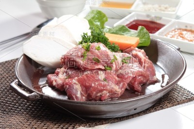 生猪肉或火腿