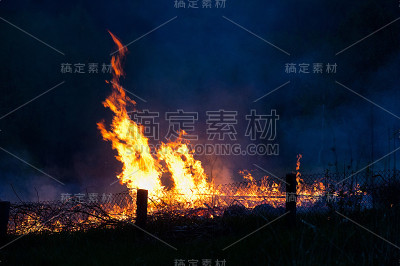 火