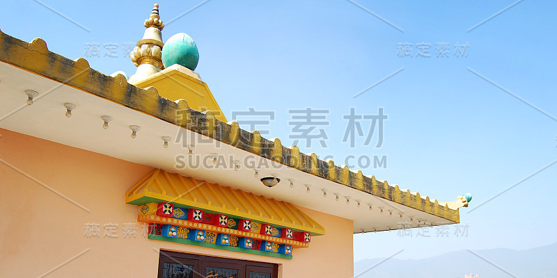 佛教寺院建筑的特写。屋顶。