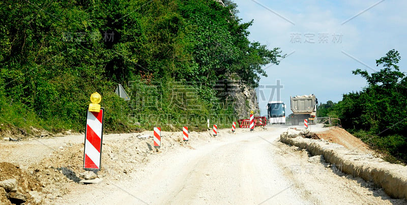 重建穿过山区的主要道路